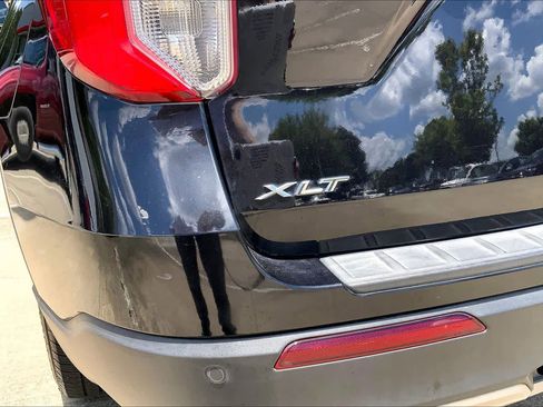 Used 2020 Ford Explorer XLT w/ Equipment Group 202A AWD/4WD image 10