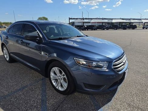 Used 2018 Ford Taurus SE FWD image 4