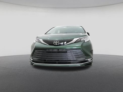 New 2026 Toyota Sienna Limited image 31