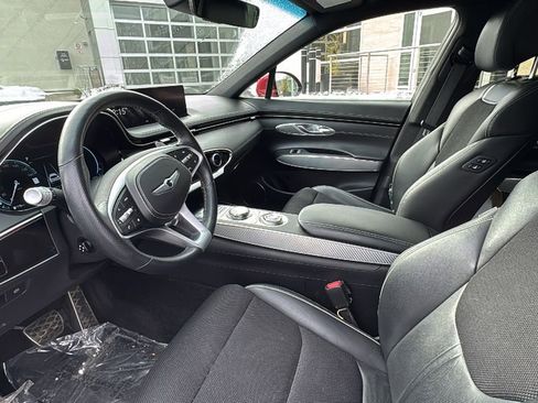 Used 2023 Genesis GV70 2.5T w/ Sport Prestige Package image 18
