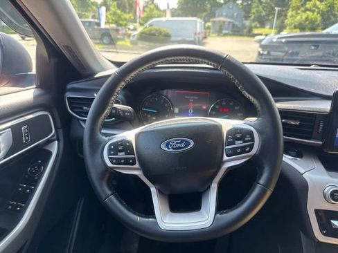 Used 2023 Ford Explorer XLT w/ Equipment Group 202A AWD/4WD image 13