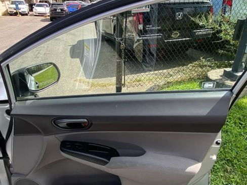 Used 2010 Honda Civic DX-VP image 12