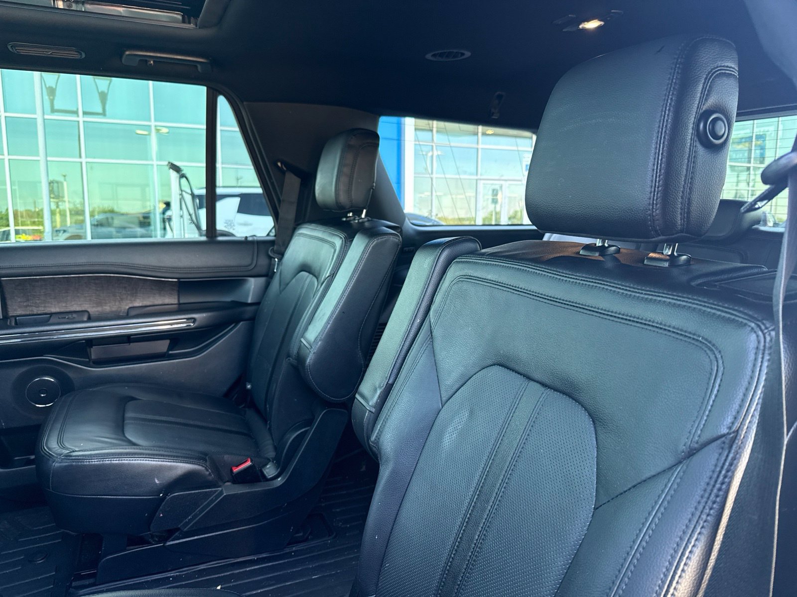 Used 2018 Ford Expedition Limited w/ Equipment Group 301A AWD/4WD image 11