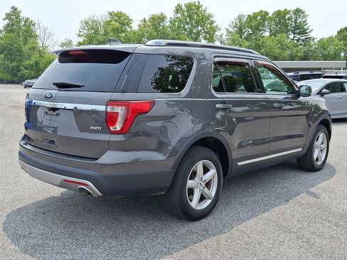 Used 2017 Ford Explorer XLT w/ Equipment Group 201A AWD/4WD image 5