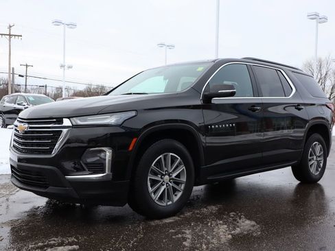 Used 2023 Chevrolet Traverse LT image 7