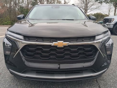 Used 2025 Chevrolet Trax LT w/ LT Convenience Package image 9