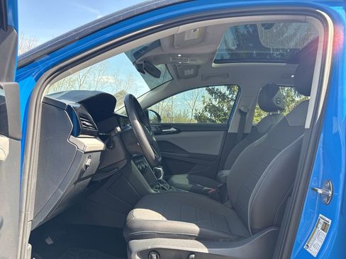 Used 2024 Volkswagen Taos SE AWD/4WD image 11