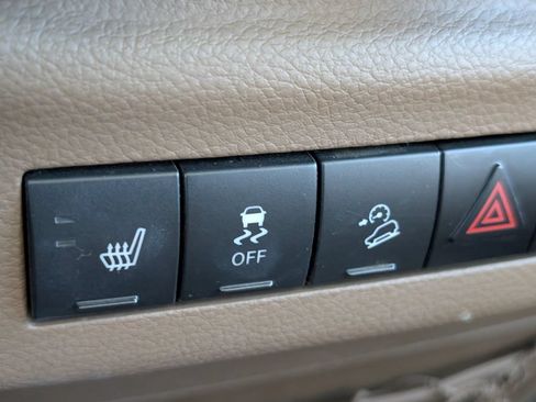 Used 2017 Jeep Wrangler Unlimited Sahara w/ Connectivity Group AWD/4WD image 20