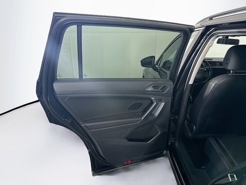 Used 2020 Volkswagen Tiguan SE FWD image 24