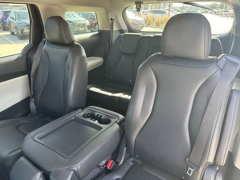Used 2022 Kia Carnival LX image 30