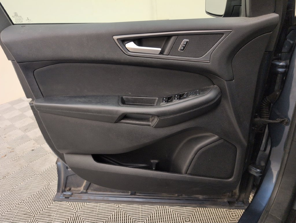 Used 2018 Ford Edge SE FWD image 30