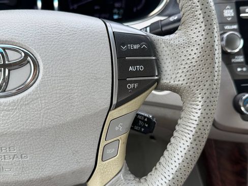 Used 2011 Toyota Avalon Limited FWD image 24