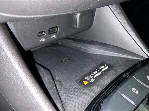 Used 2025 Buick Envista Sport Touring w/ Convenience I Package FWD image 33