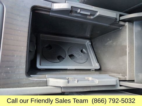 Used 2023 Toyota Venza Nightshade image 26