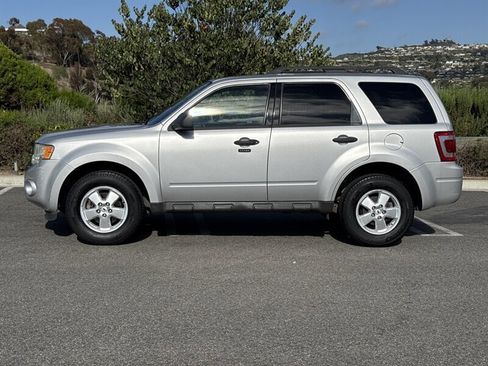 Used 2009 Ford Escape XLT image 2