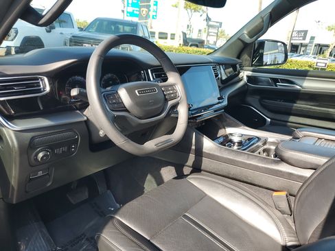 Used 2023 Jeep Wagoneer Series II image 9