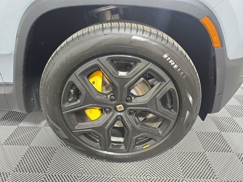 Used 2024 Rivian R1S Adventure AWD/4WD image 11