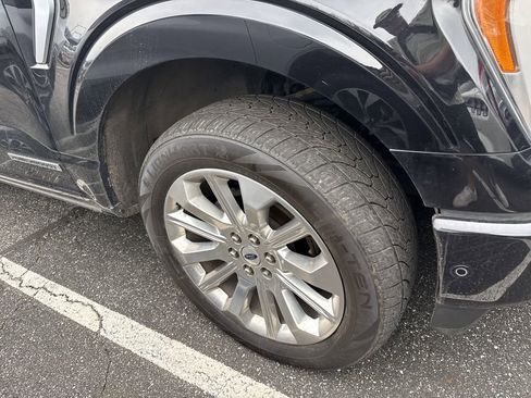 Used 2022 Ford F150 Limited image 2