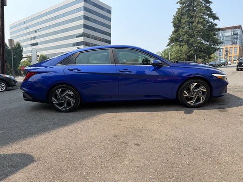 Used 2024 Hyundai Elantra SEL w/ Convenience Package FWD image 4