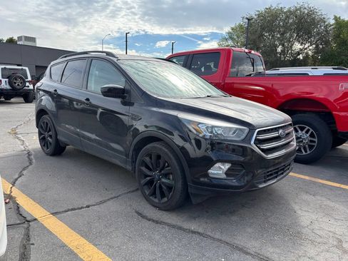 Used 2017 Ford Escape SE w/ Equipment Group 201A AWD/4WD image 1
