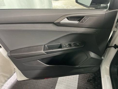 New 2026 Volkswagen Taos SE AWD/4WD image 13