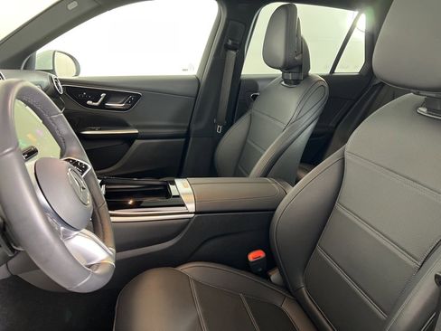 Certified 2025 Mercedes-Benz GLC 300 4MATIC image 2