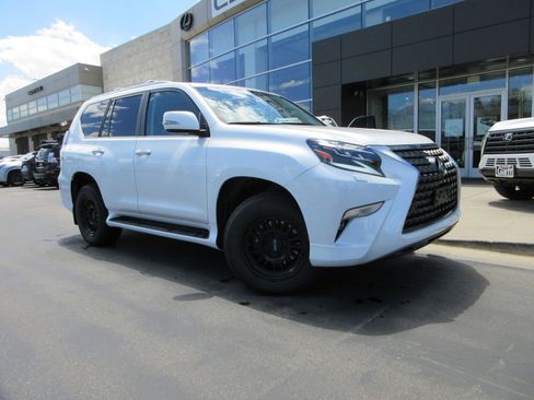 Used 2022 Lexus GX 460 Luxury w/ Off Road Package AWD/4WD image 13