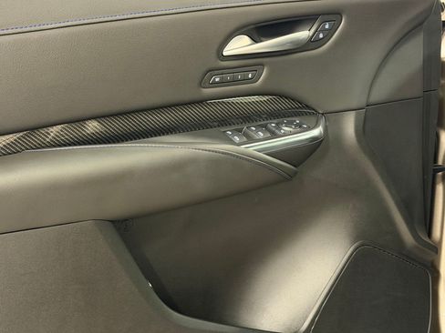Certified 2025 Cadillac XT4 Sport FWD image 13