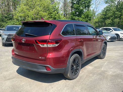 Used 2019 Toyota Highlander SE AWD/4WD image 10