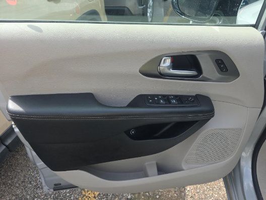 Used 2024 Chrysler Pacifica Limited FWD image 7