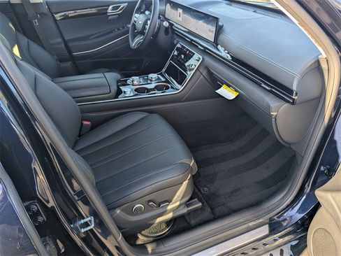 Used 2025 Genesis GV80 2.5T image 12