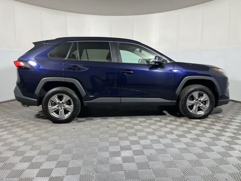 Used 2022 Toyota RAV4 XLE AWD/4WD image 9