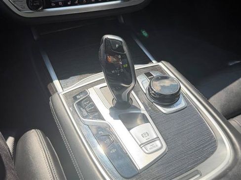 Used 2018 BMW 750i RWD image 38