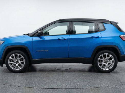 Used 2025 Jeep Compass Limited image 5