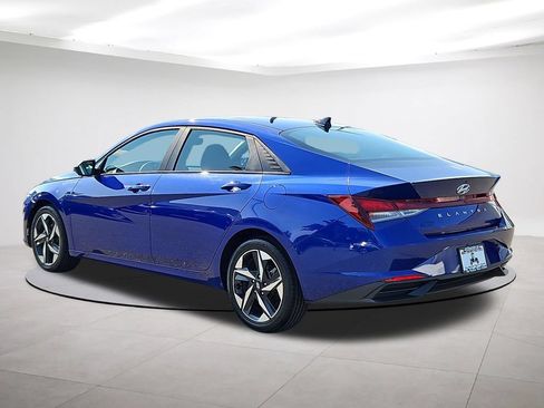 Used 2023 Hyundai Elantra SEL w/ Convenience Package FWD image 5