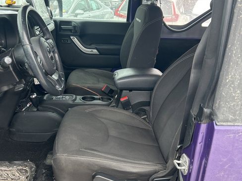 Used 2018 Jeep Wrangler Rubicon w/ Power Convenience Group image 10