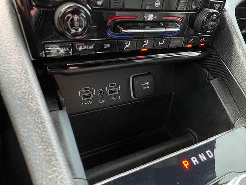 Used 2024 Jeep Grand Cherokee L Limited w/ Black Appearance Package AWD/4WD image 19