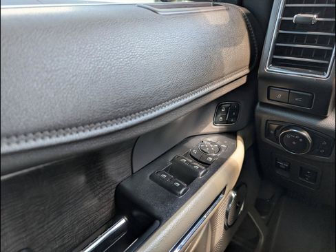 Used 2019 Ford Expedition Limited w/ Equipment Group 302A RWD image 21