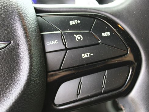 Used 2018 Chrysler 300 S image 32