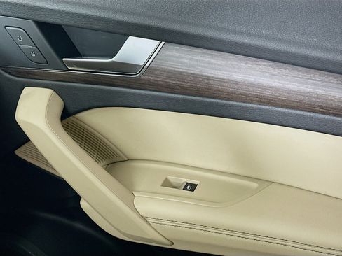 Used 2024 Audi Q5 e Premium Plus w/ Premium Plus Package image 17