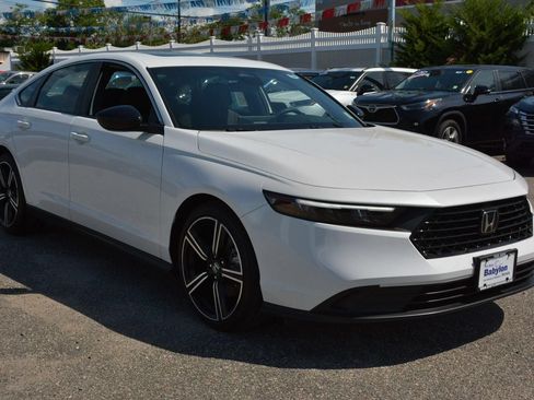 Used 2025 Honda Accord Sport image 6