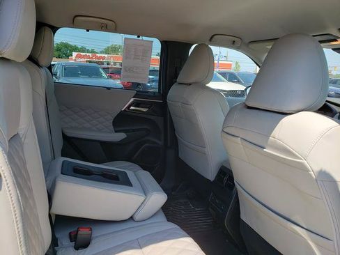 Used 2023 Mitsubishi Outlander SEL 40th Anniversary AWD/4WD image 18