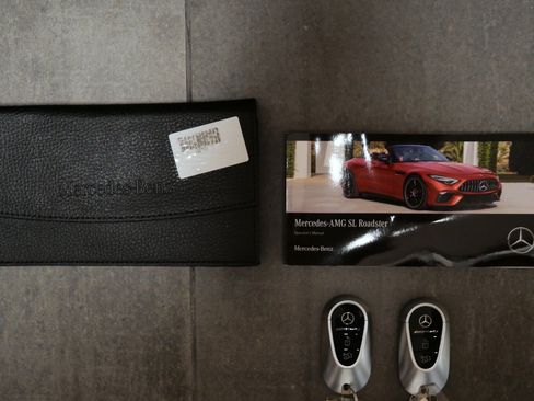 Used 2025 Mercedes-Benz SL 63 AMG S e Performance 4MATIC image 21