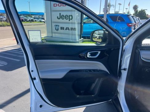 Used 2025 Jeep Compass Limited AWD/4WD image 28