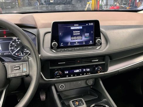 Used 2023 Nissan Rogue SV FWD image 5