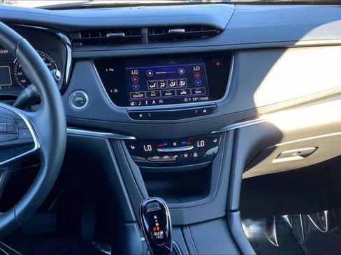 Used 2025 Cadillac XT5 Premium Luxury image 5