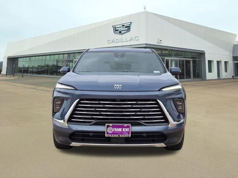 Used 2025 Buick Enclave Preferred image 2