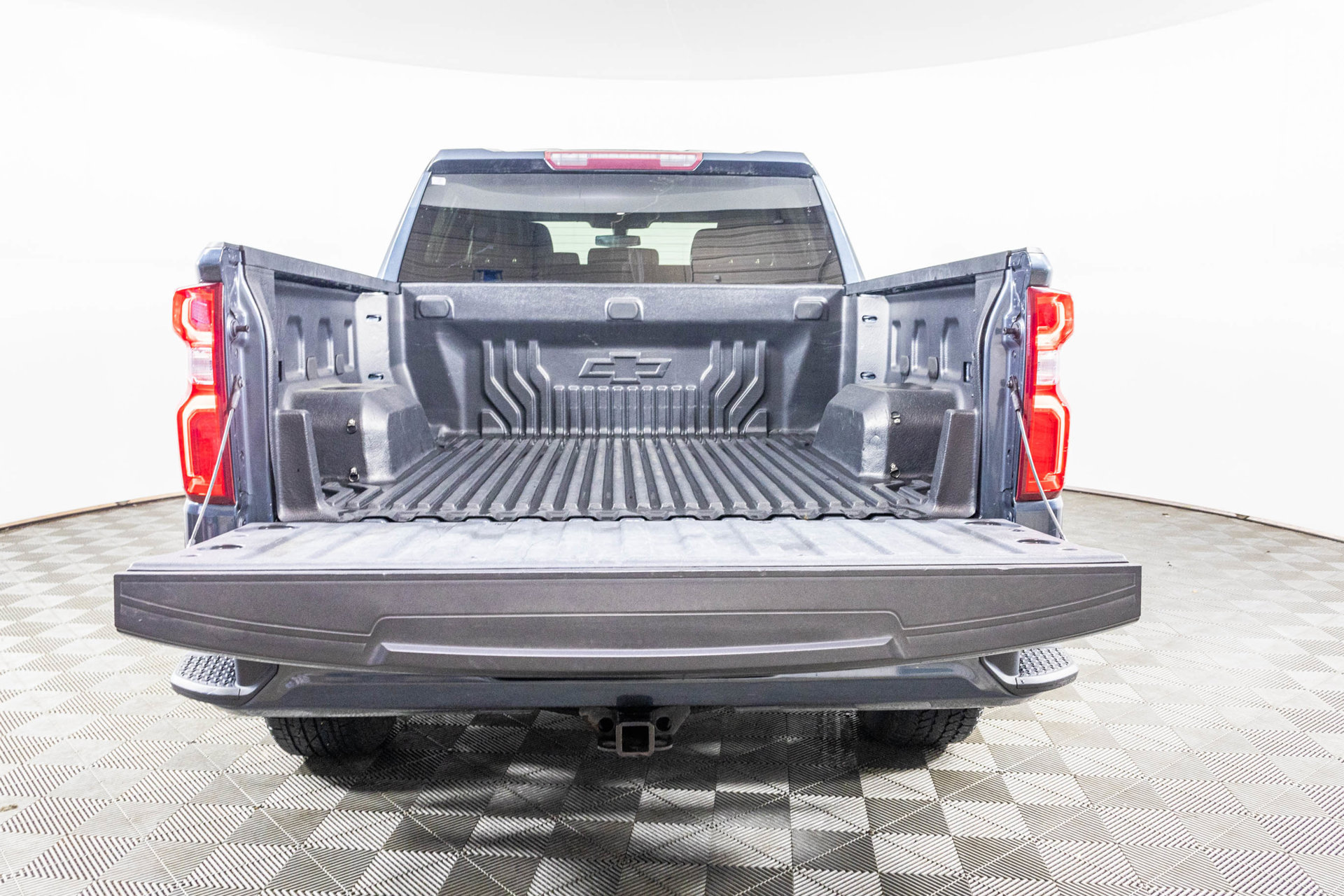 Used 2020 Chevrolet Silverado 1500 Custom w/ Custom Value Package AWD/4WD image 38