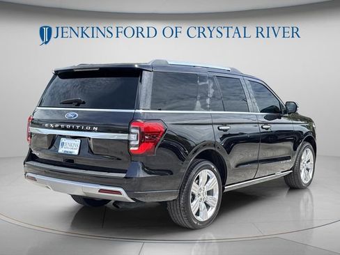 Used 2024 Ford Expedition Platinum AWD/4WD image 3