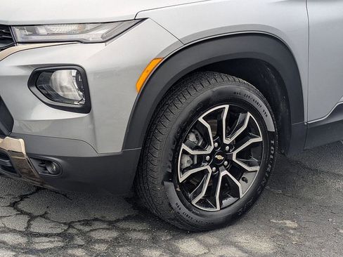 Used 2023 Chevrolet TrailBlazer ACTIV w/ Sun and Liftgate Package image 9